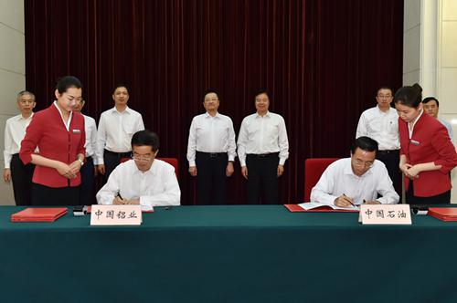 5月23日，中国石油与中国铝业签署战略合作协议。常正乐 摄